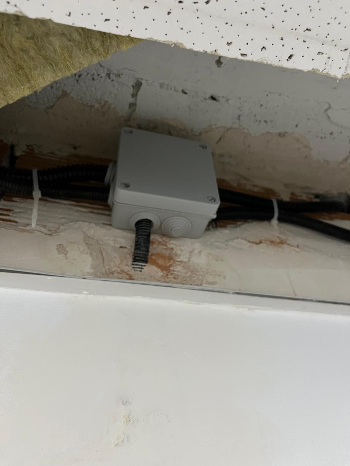 Trabajo eléctrico profesional completado por electricista autorizado en Málaga